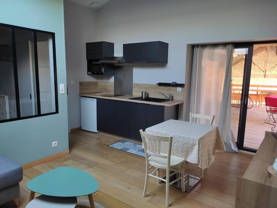 Appartement Le Saint Maur Neuville-du-Poitou Exterior foto